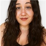 Doy clases adaptadas al nivel de cada alumno en función de sus necesidades, me gusta que las clases sean amenas y usar técnicas que faciliten la retención de los contenidos